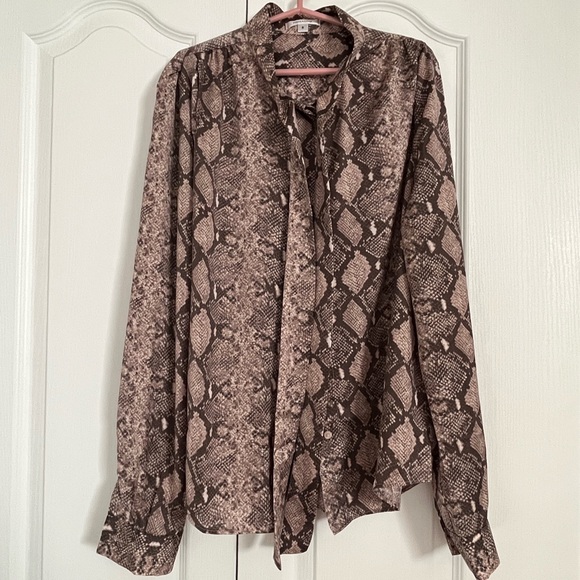 Stella and Dot Lady Boss Top snake print size small - Picture 1 of 10